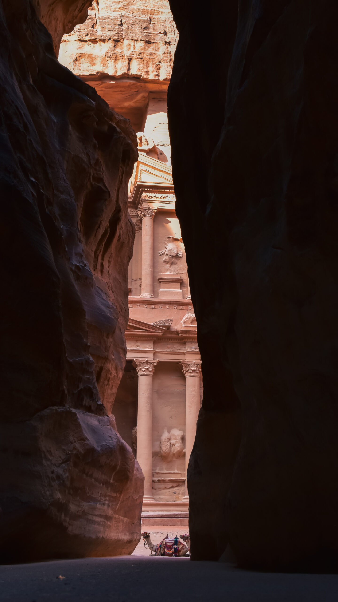 The Treasury of Petra slowly appearing